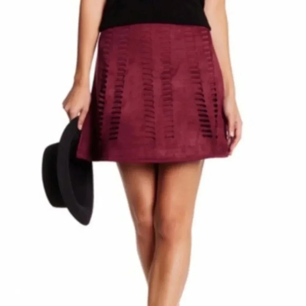Romeo & Juliet Faux Suede A-Line Mini Skirt Burgundy Women’s Small Boho Chic